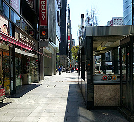 数寄屋橋交差点通過
