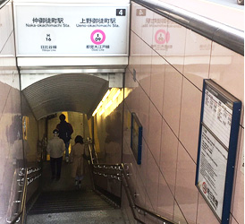 4番出口階段